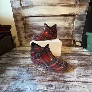 Comfortview Black and Red Plaid Winter Boots